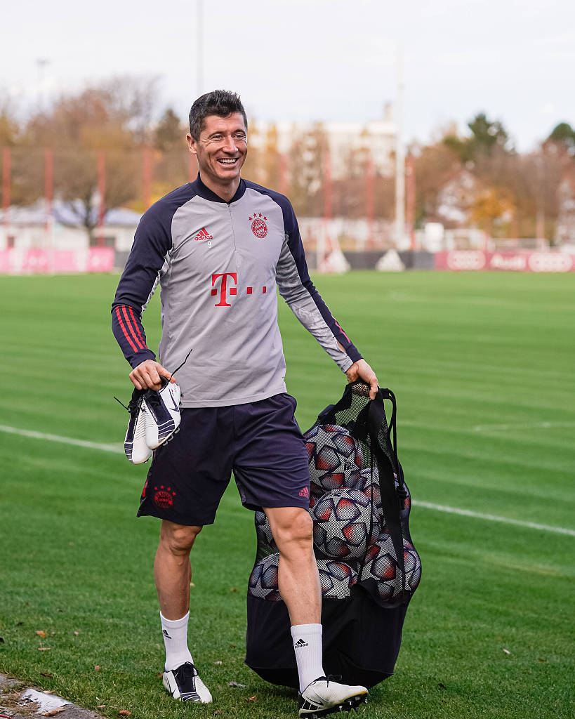 意媒：本托想离开沙特转会欧洲，国米和米兰对其感兴趣（意媒：本托欲离开沙特转投欧洲，国米与米兰有意引进）