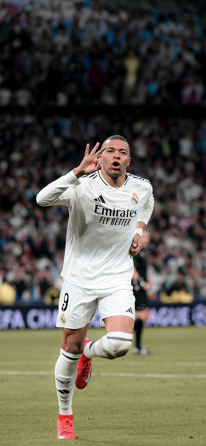 中超：上海海港主场4-1大胜深圳（中超联赛：上海海港主场4比1击败深圳队）