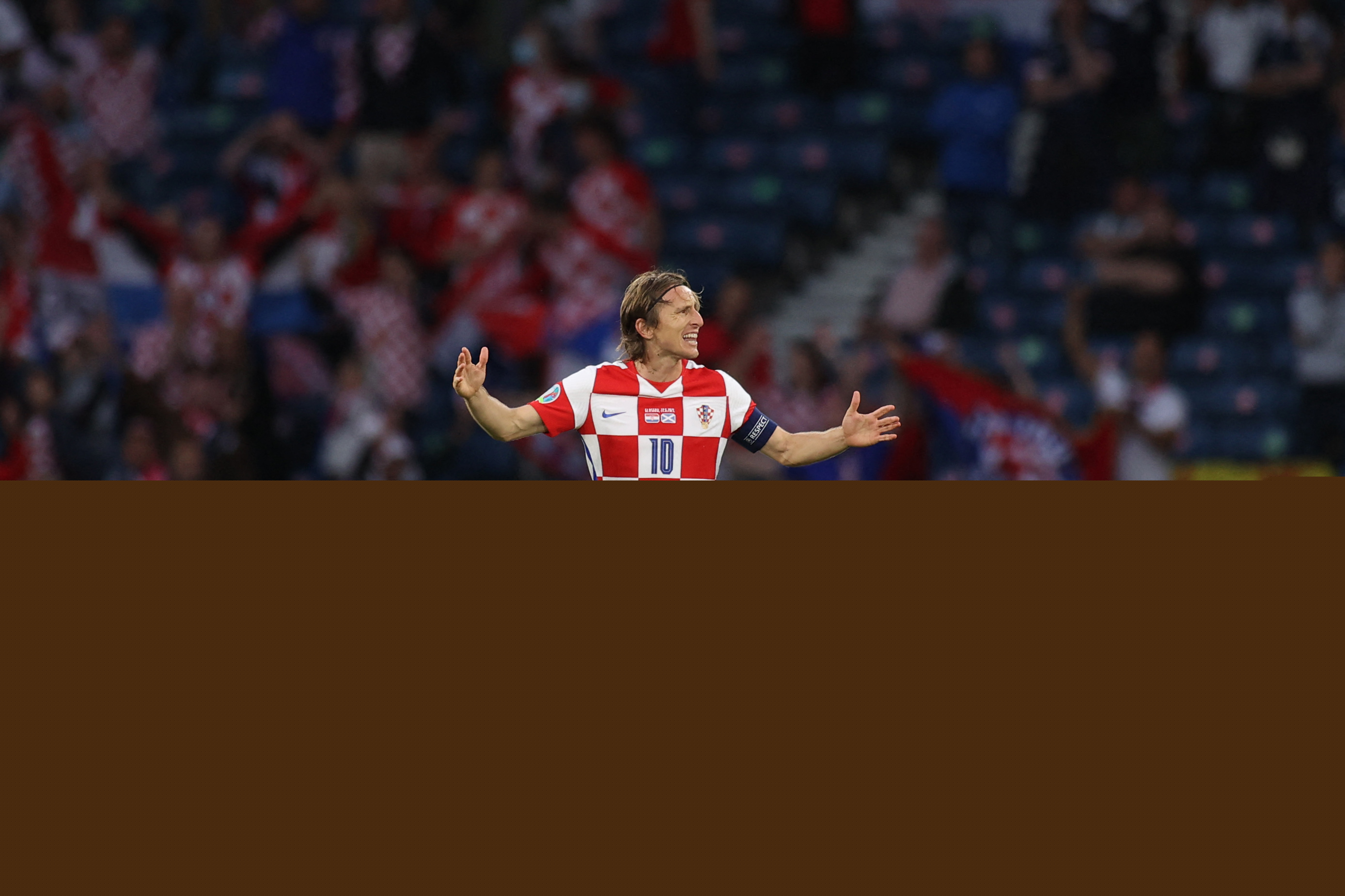 那不勒斯vs科莫：麦克托米奈、霍伊伦首发，莫拉塔、尼科-帕斯出战（那不勒斯战科莫：麦克托米奈、霍伊伦首发，莫拉塔与尼科-帕斯登场）