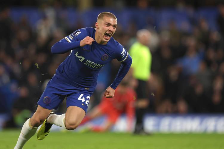 记者：曼联有意阿贾克斯17岁中场乔西-莫基奥（记者称曼联有意引进阿贾克斯17岁中场乔西-莫基奥）