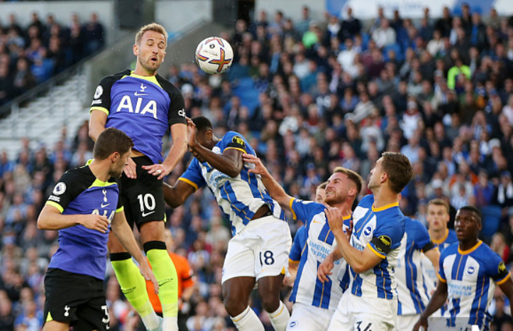 扎戈：托蒂睡觉打呼噜还说梦话；吐西蒙尼口水是因他故意挑衅（扎戈：托蒂睡觉会打鼾也会说梦话；向西蒙尼吐口水因其刻意挑衅）