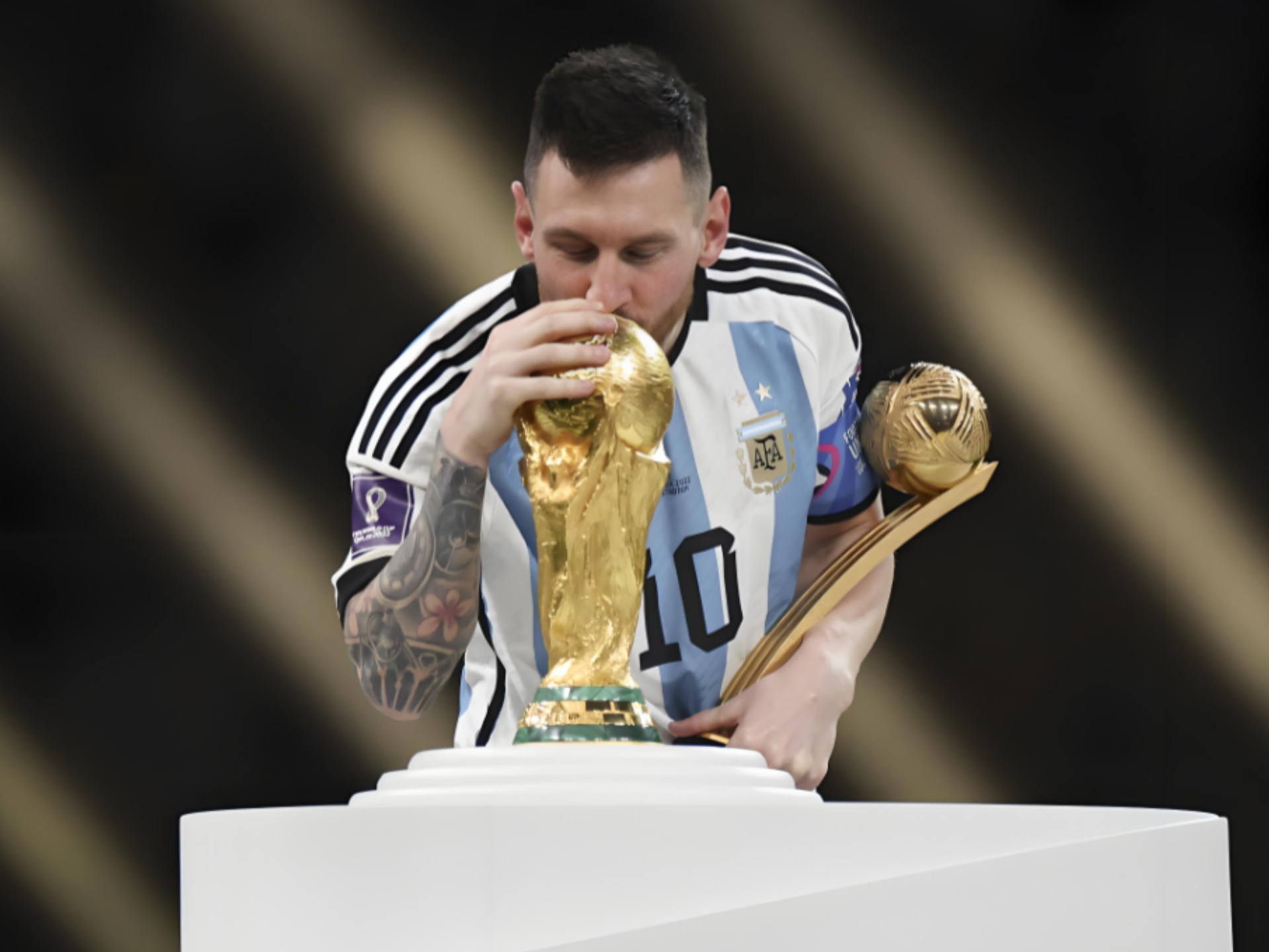 德转统计国家队出场时间前20：C罗、梅西前2，布冯、魔笛上榜（德转盘点国家队出场时长前20：C罗、梅西分列前二，布冯、魔笛入围）