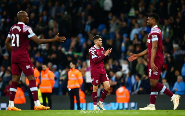 比朔夫：祝贺卡尔完成德青队首秀，他每次拿球观众都惊叹不已（比朔夫：恭喜卡尔完成德国青年队处子秀，每次触球都令全场惊叹）