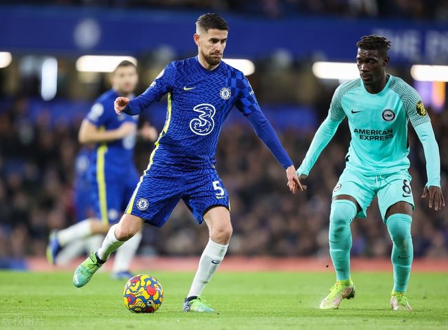 足球中超主帅否认下课传闻：全力以赴（中超主帅辟谣下课风波：将继续全力以赴）