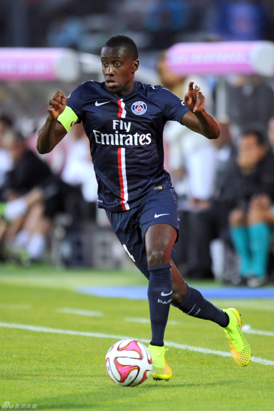 孔帕尼：迪亚斯肯定不是故意去伤害对手，他只是想争夺那个球（孔帕尼为迪亚斯辩护：并非故意伤人，只是正常拼抢）