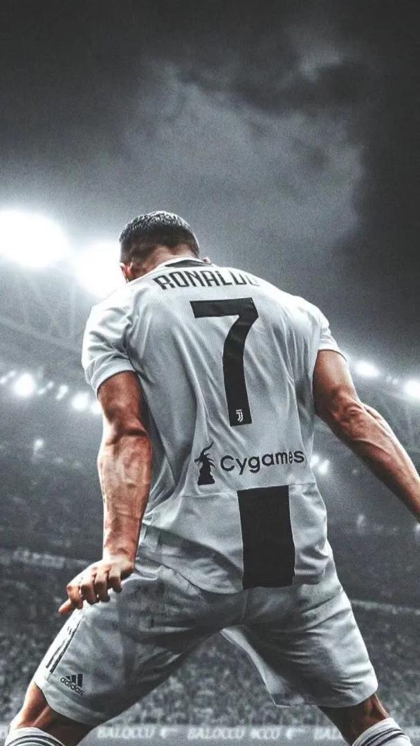 库里一战刷爆纪录！勇士全场沸腾（库里一战打破多项纪录！勇士主场嗨翻天）